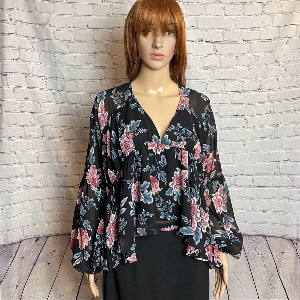 New Olivaceous Floral Long Sleeve V-Neck Blouse Size L